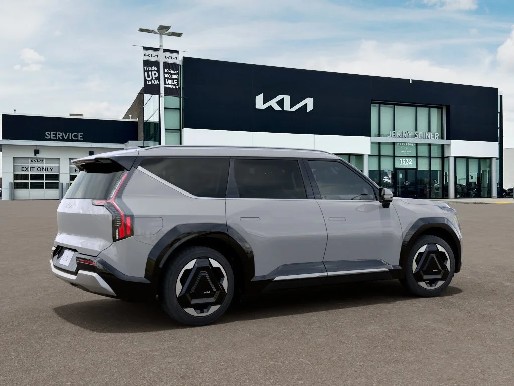New 2026 Wolf Gray Kia Land AWD image 6