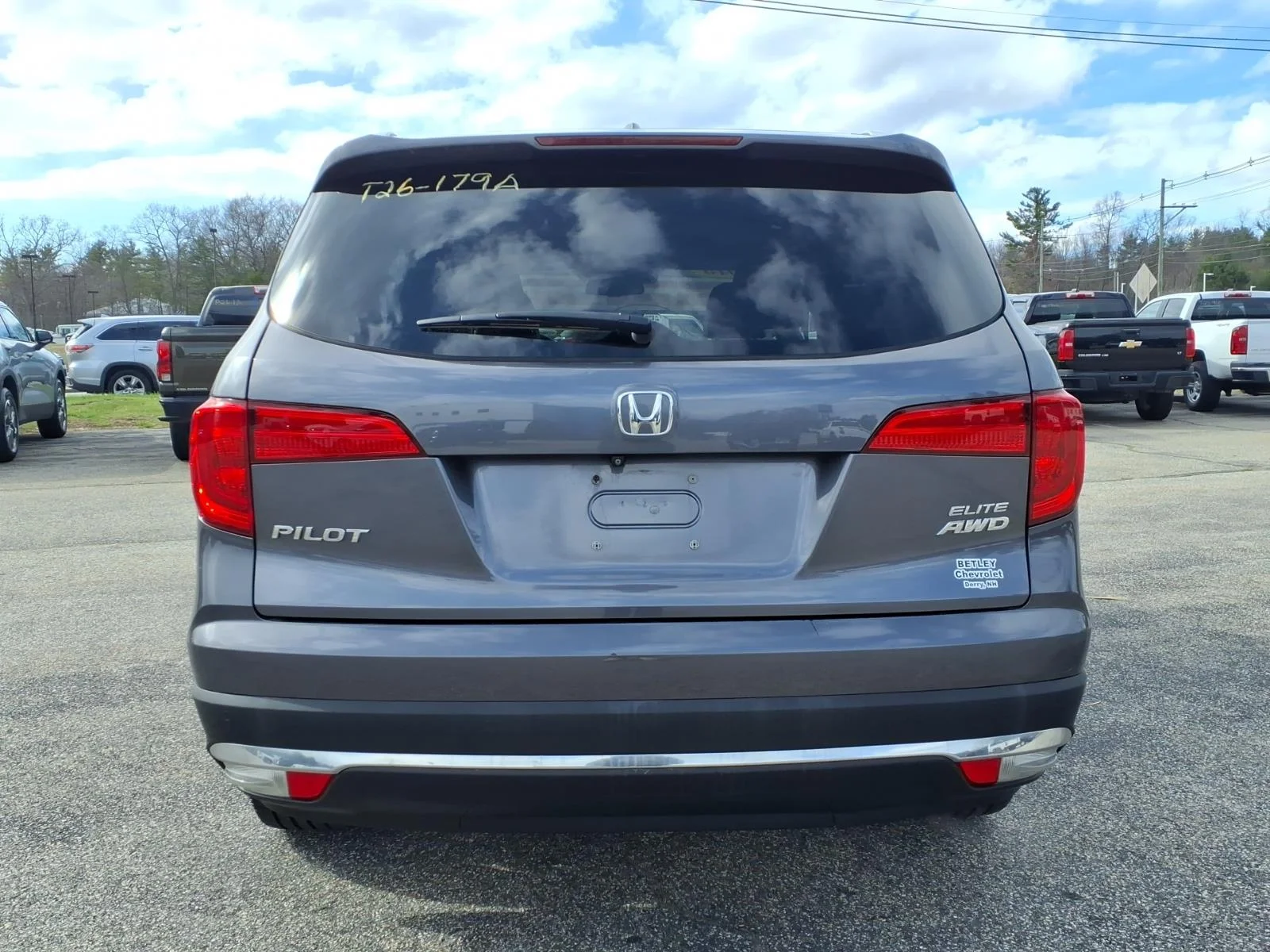 Used 2018 Gray Honda Elite image 4