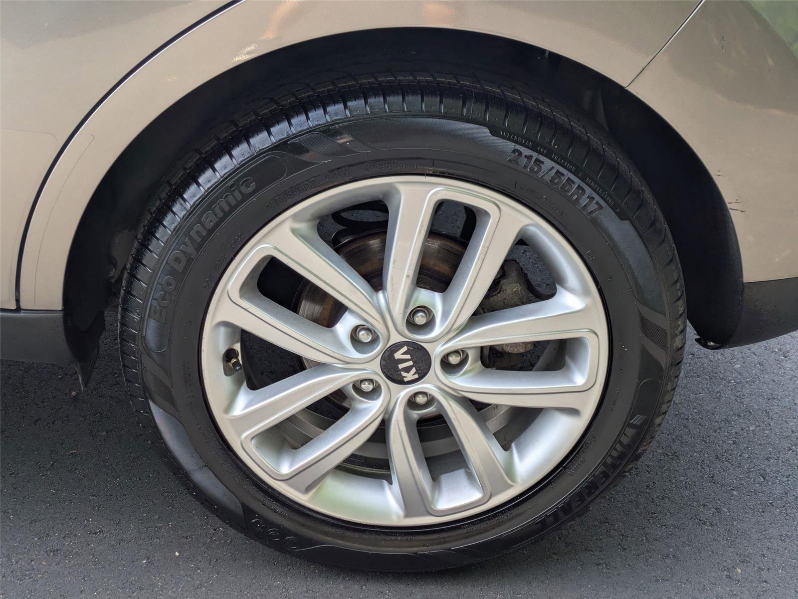 Used 2018 Titanium Gray Kia + image 11