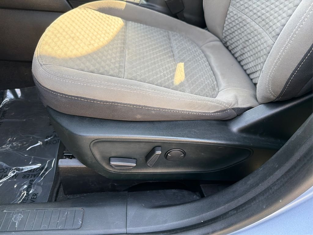 Used 2022 Iced Blue Silver Metallic Ford SE image 17
