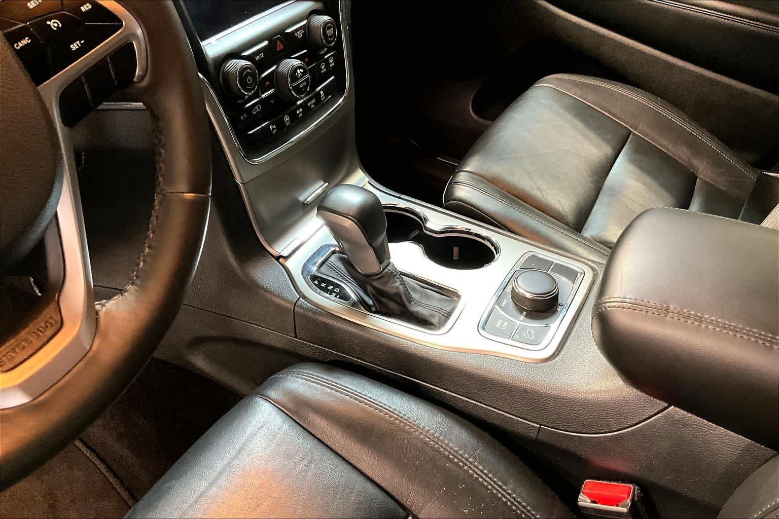 Used 2018 True Blue Pearlcoat Jeep Limited image 16