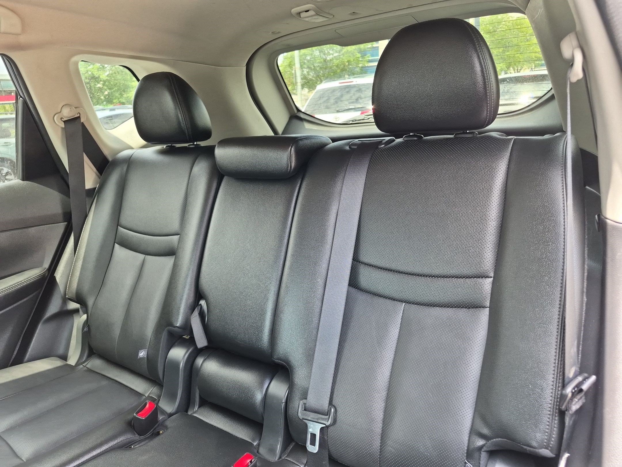 Used 2018 Caspian Blue Nissan SL image 27