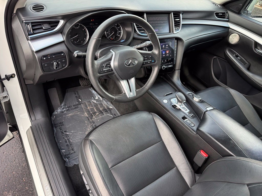 Used 2019 White INFINITI ESSENTIAL image 5
