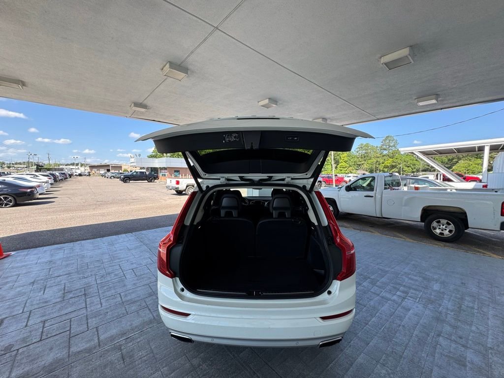 Used 2021  Volvo T6 Momentum image 8