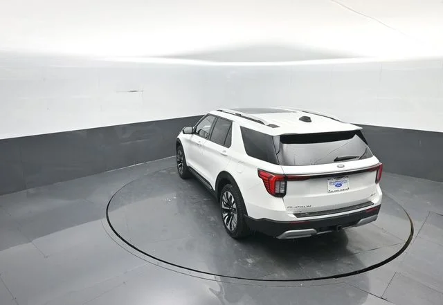 New 2026 Star White Metallic Tri-Coat Ford Platinum™ image 24