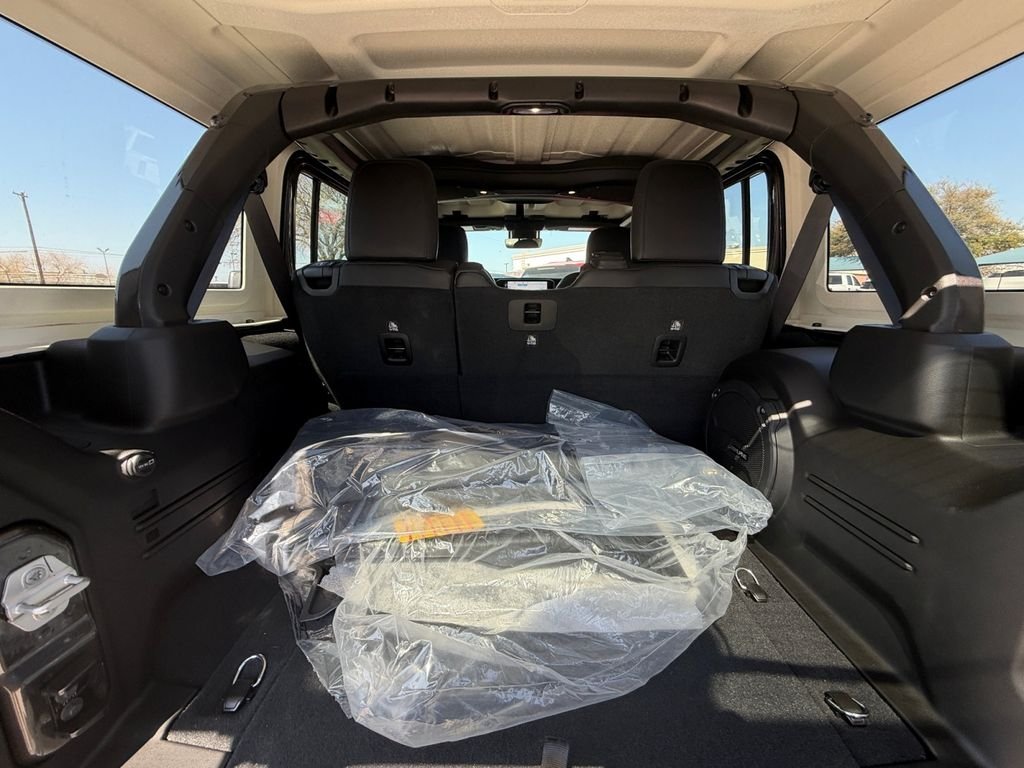 2025 Jeep Wrangler 4-Door Sahara - Photo 19