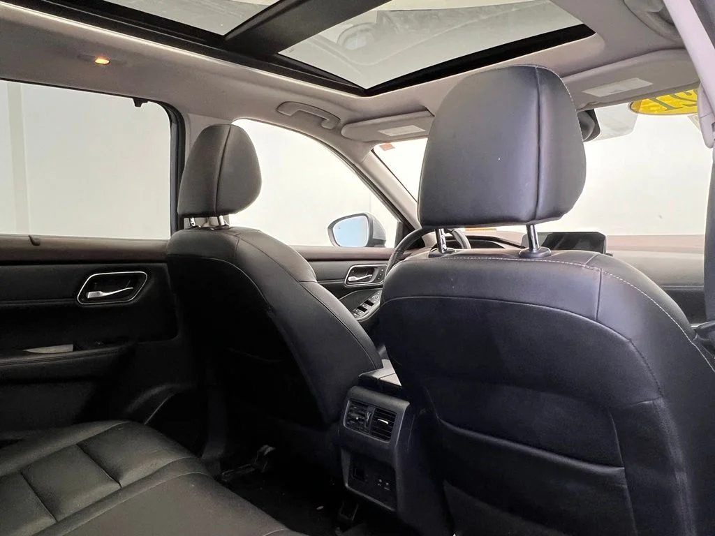 Used 2021 Gray Nissan SL image 8
