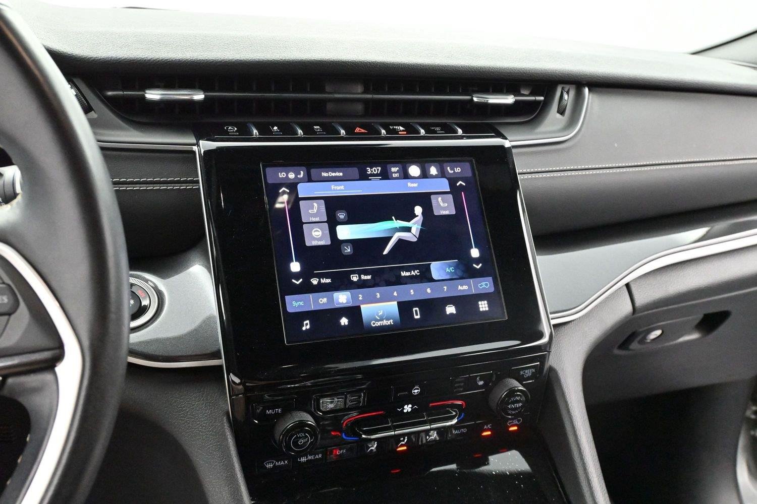 Used 2021 Silver Jeep Altitude image 17