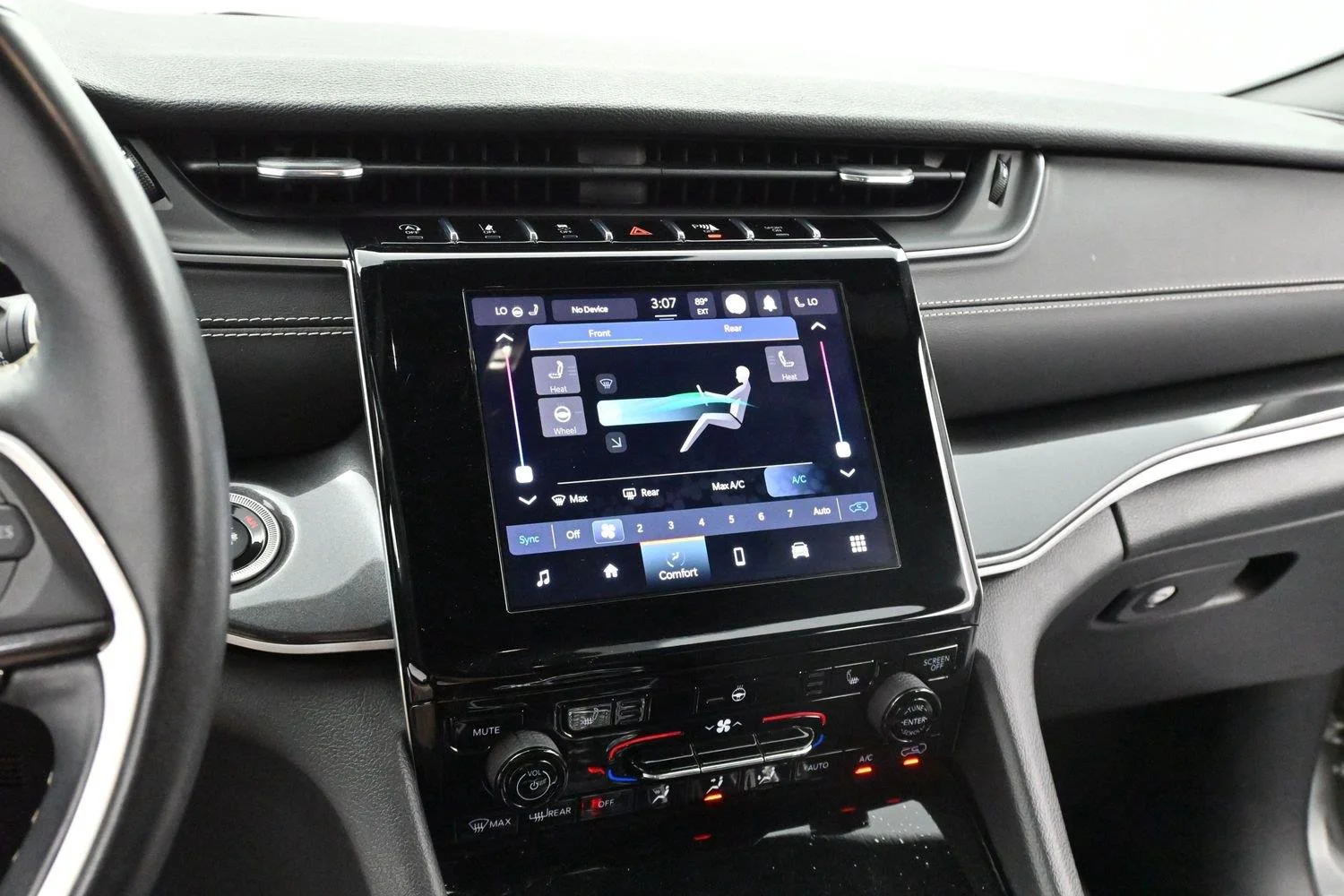 Used 2021 Silver Jeep Altitude image 17