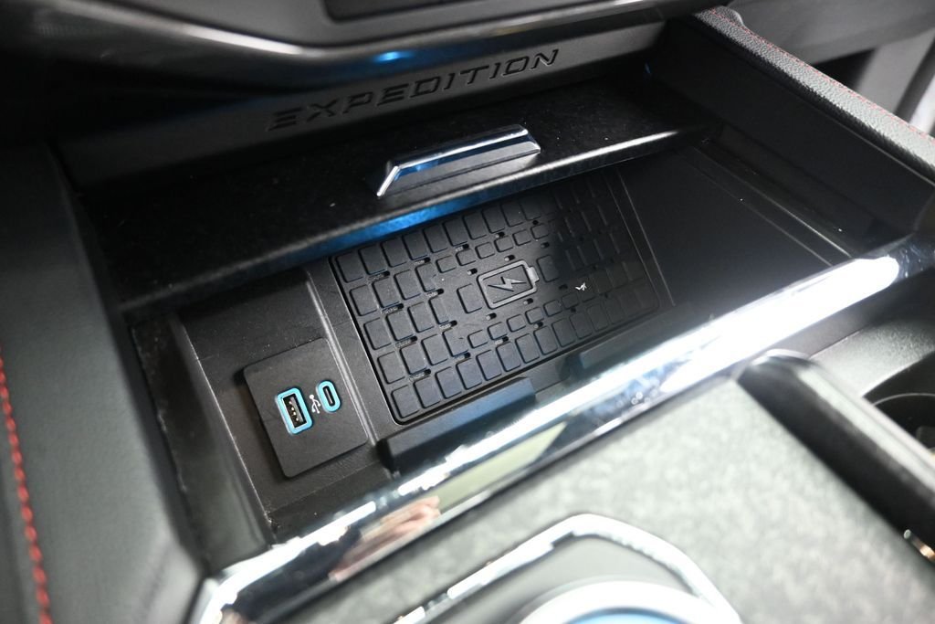 Used 2024 White Ford Limited image 18