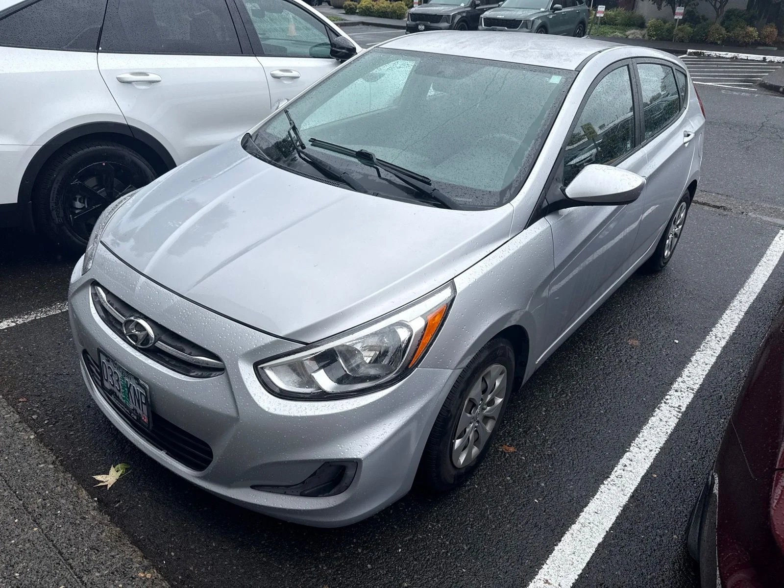 Used 2016 Silver Metallic Hyundai SE image 1