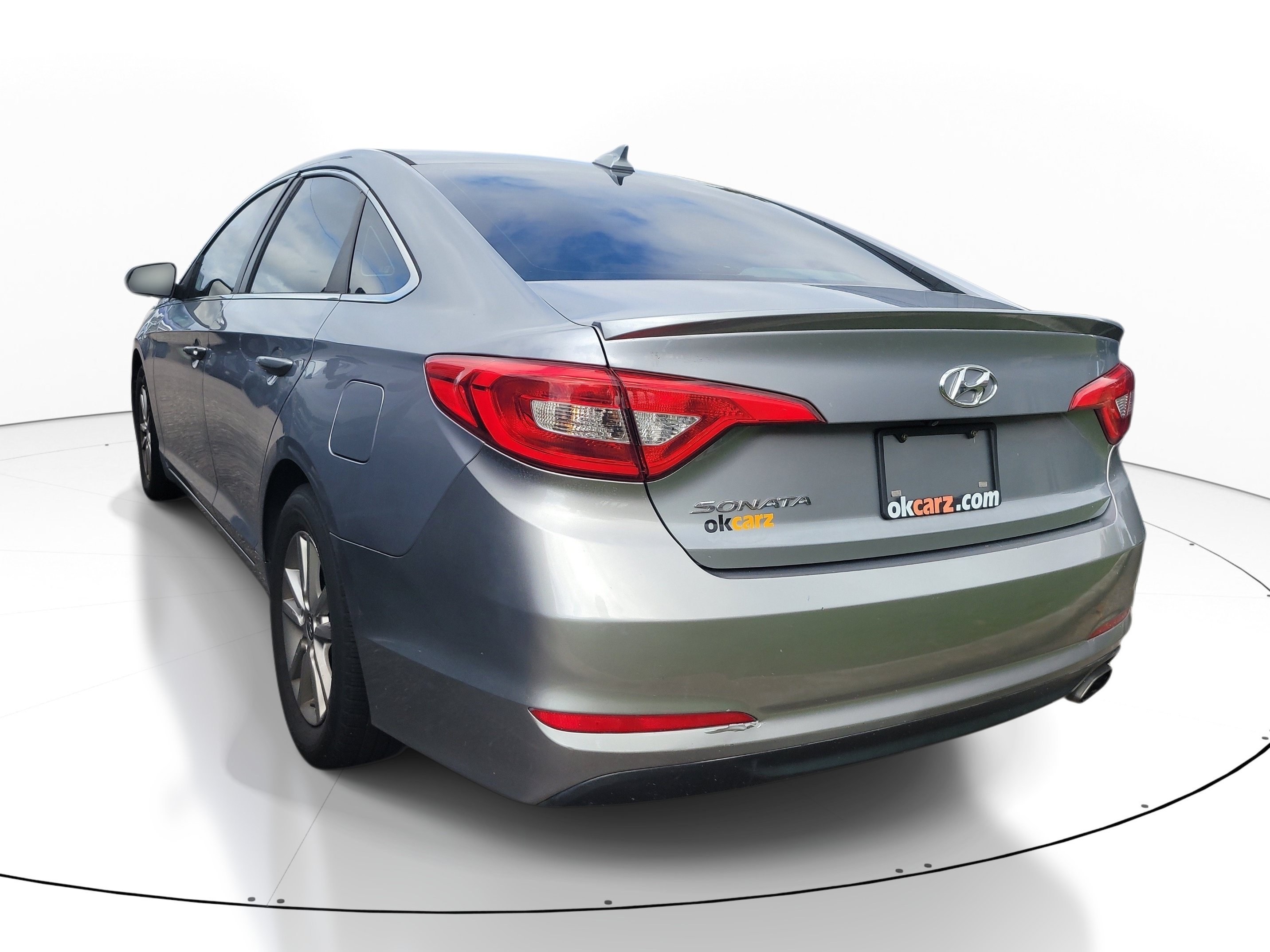 Used 2017 Shale Gray Metallic Hyundai SE image 6