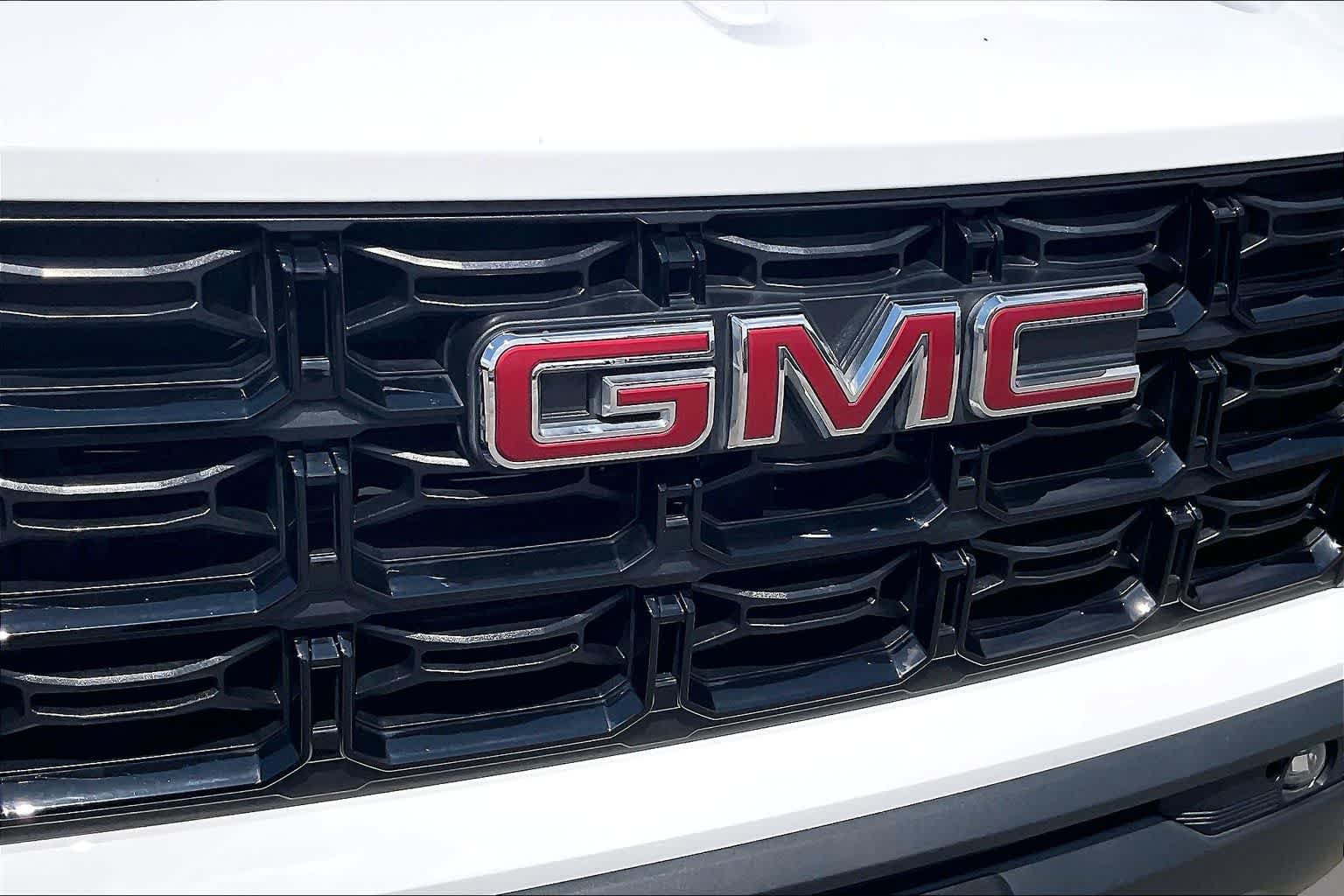 Used 2023 Summit White GMC 2WD Elevation image 28