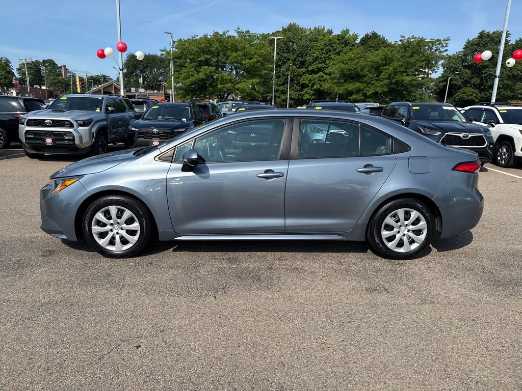Used 2020  Toyota LE image 4