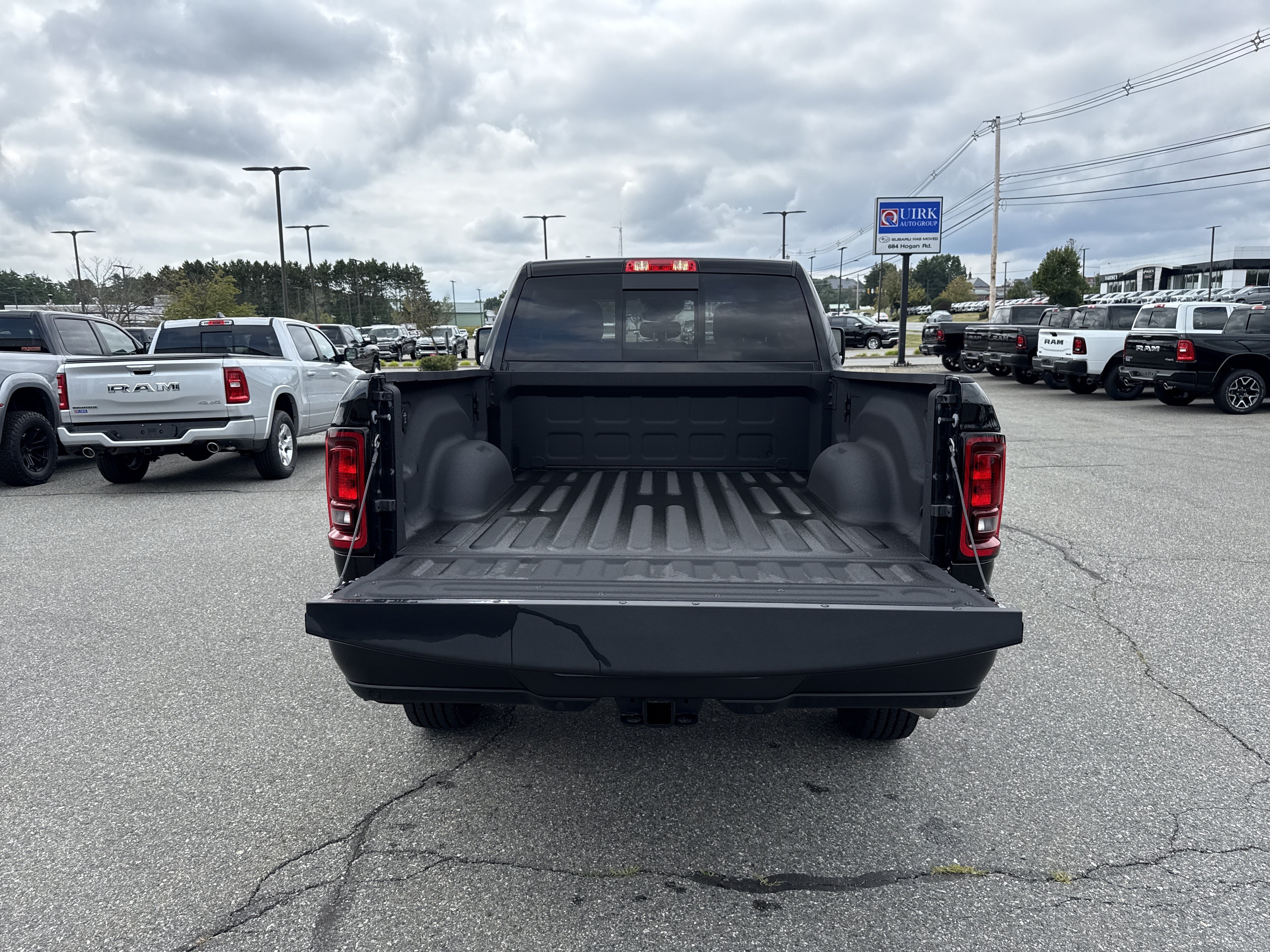 New 2026 Diamond Black Crystal Pearl-Coat Exterior Paint RAM Tradesman image 6