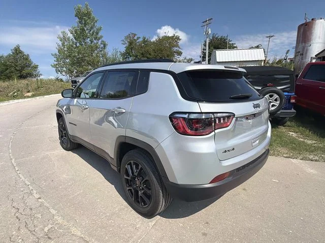 New 2026 Silver Zynith Metallic Clear-Coat Exterior Paint Jeep Latitude image 6