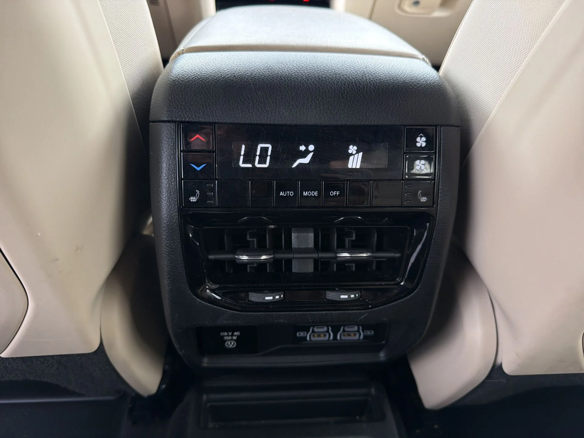 Certified Used 2023 Metallic Jeep Limited image 4