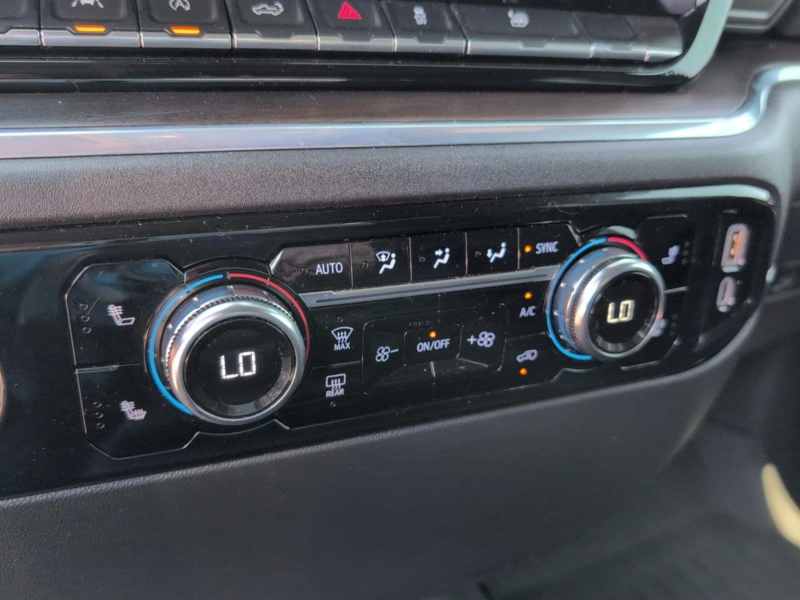 Used 2024 Sterling Metallic GMC SLT image 21