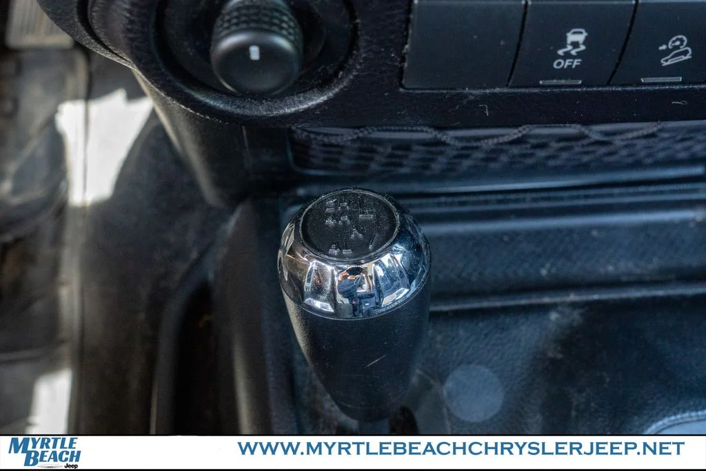 Used 2018 Granite Crystal Metallic Clearcoat Jeep Unlimited Sahara image 25