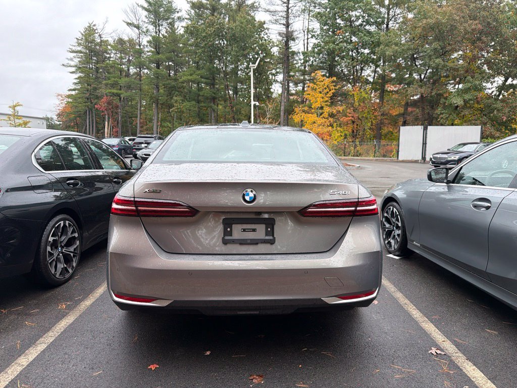 Used 2027 Gray BMW 540i xDrive image 5
