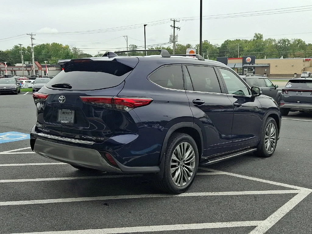 Used 2022  Toyota Platinum image 6
