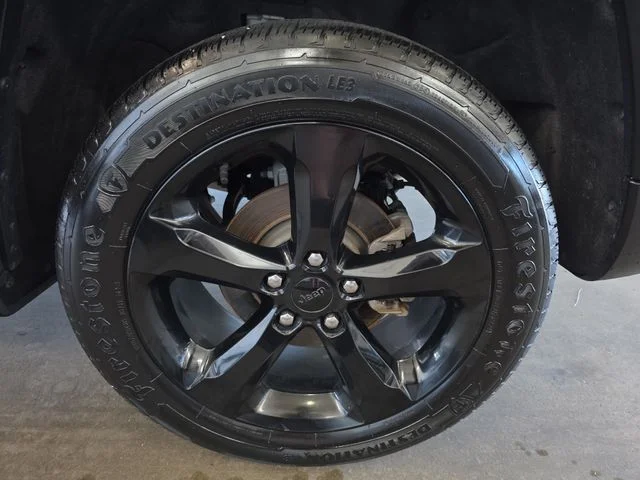 Used 2023 Diamond Black Jeep Altitude X image 31