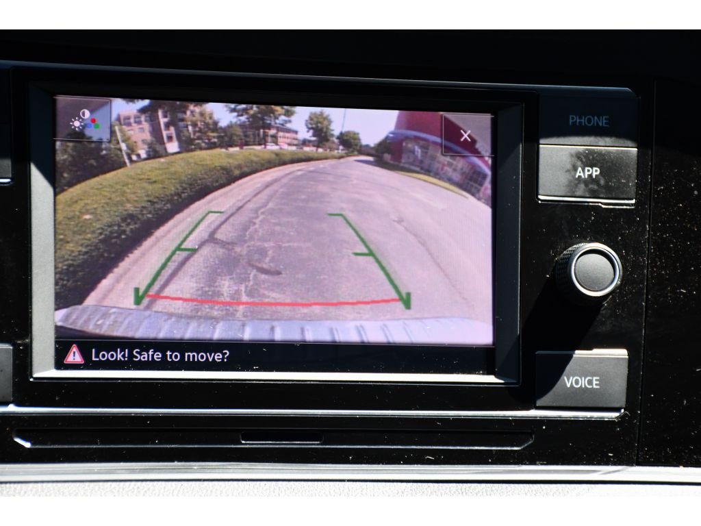 Used 2023 Opal White Pearl Volkswagen SE image 20