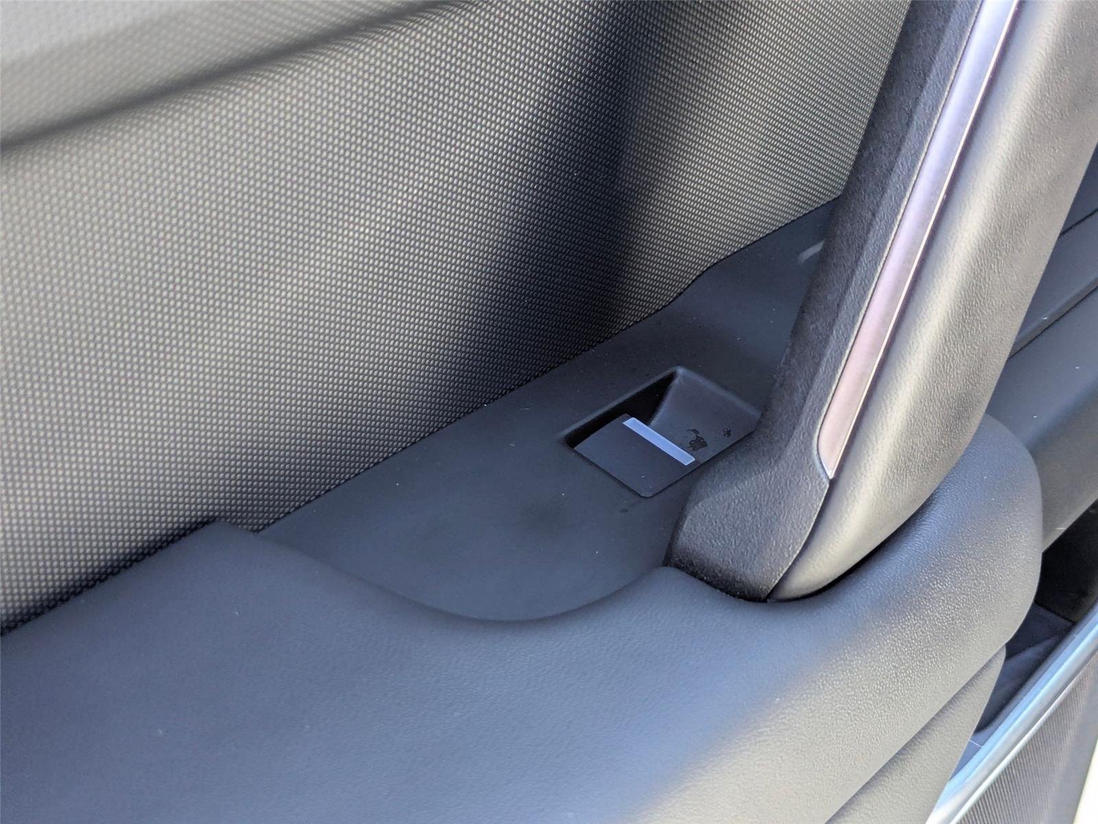 Used 2025 Fuji White Land Rover S image 26