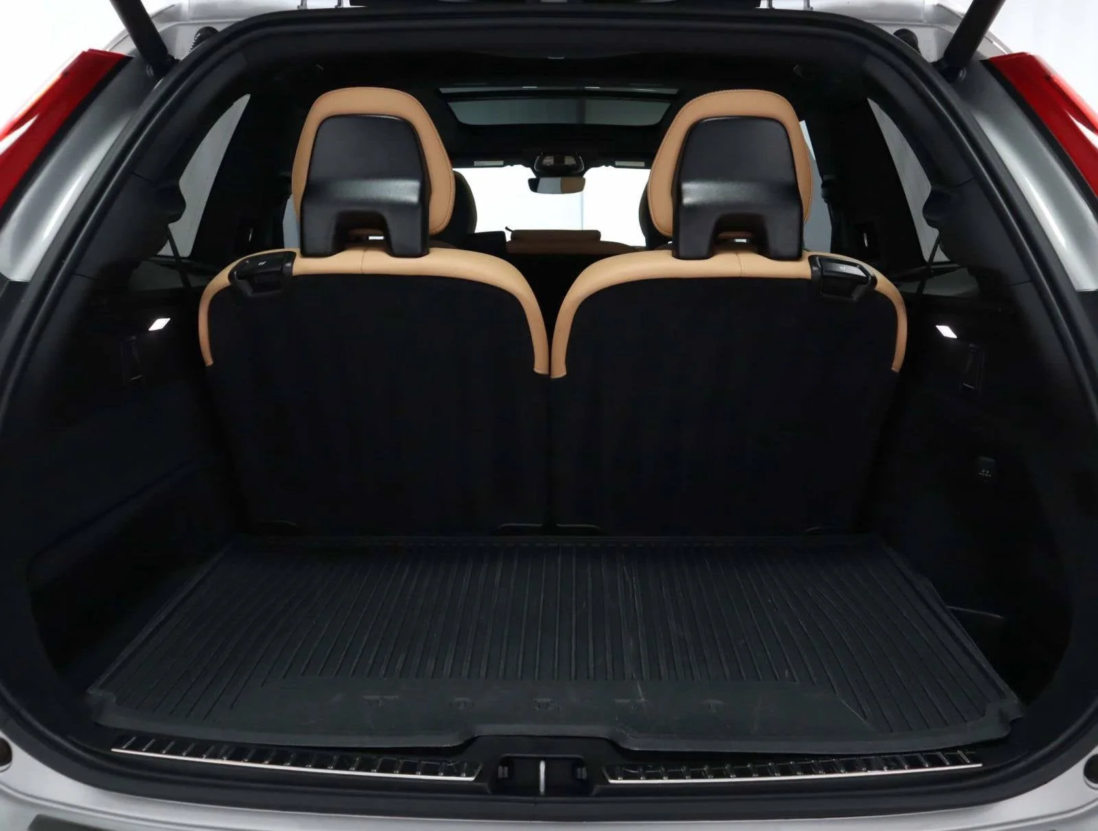 Used 2024 Silver Volvo Ultimate Bright Theme image 12
