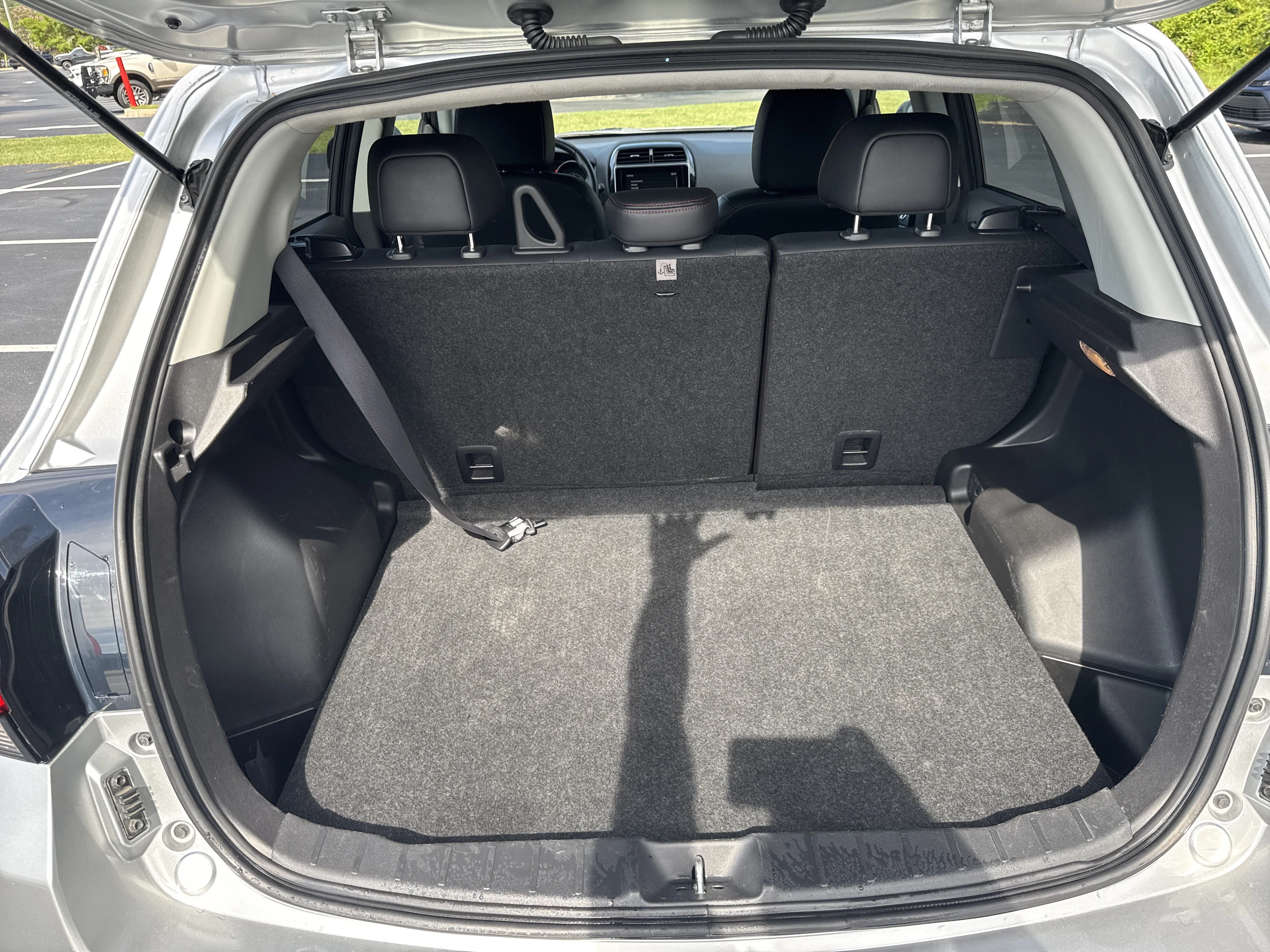 Used 2025  Mitsubishi 2.0 ES image 27