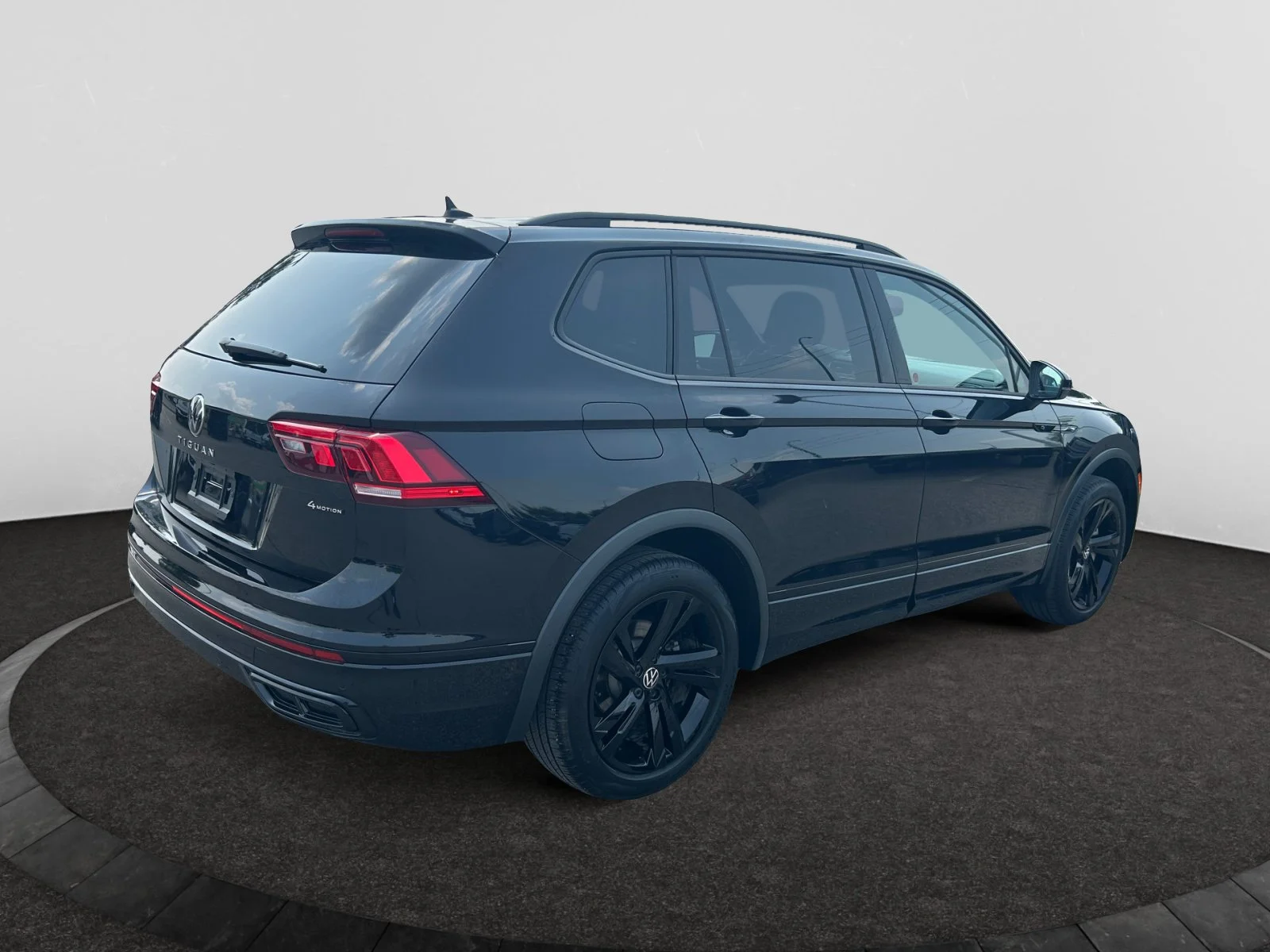 Used 2024 Black Volkswagen Comfortline R-Line Black Edition Leather Sunroof Navigation image 5