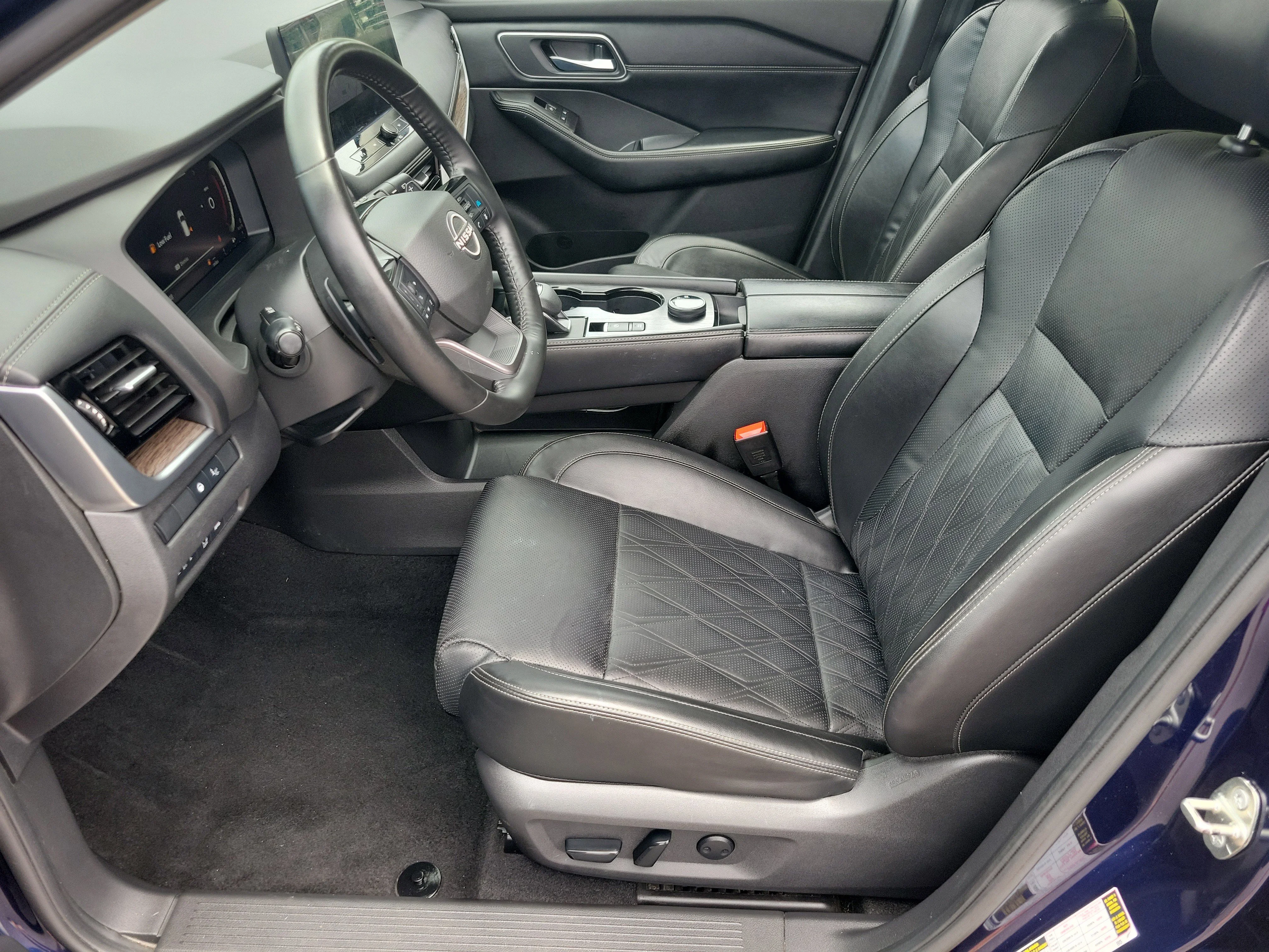 Used 2025 Deep Ocean Blue Pearl Nissan Platinum image 5