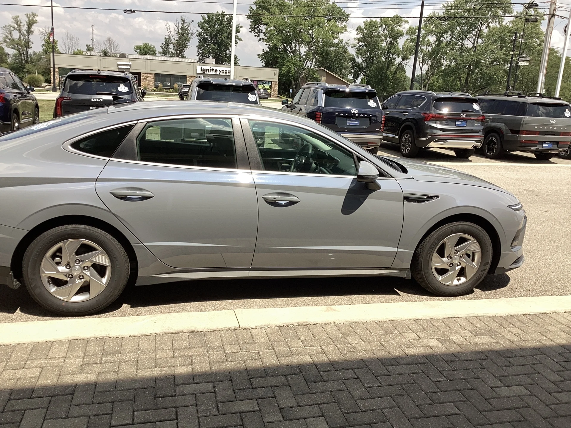 Certified Used 2026 Transmission Blue Pearl Hyundai SE image 2
