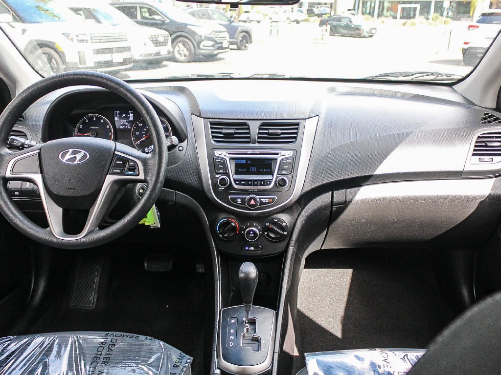 Used 2016 Black Hyundai SE image 14