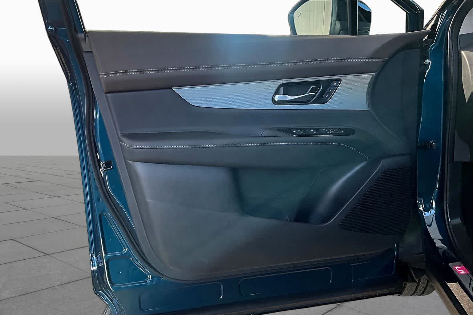 New 2026 Aurora Blue Pearl Metallic / Super Black Two-tone Nissan Platinum image 13