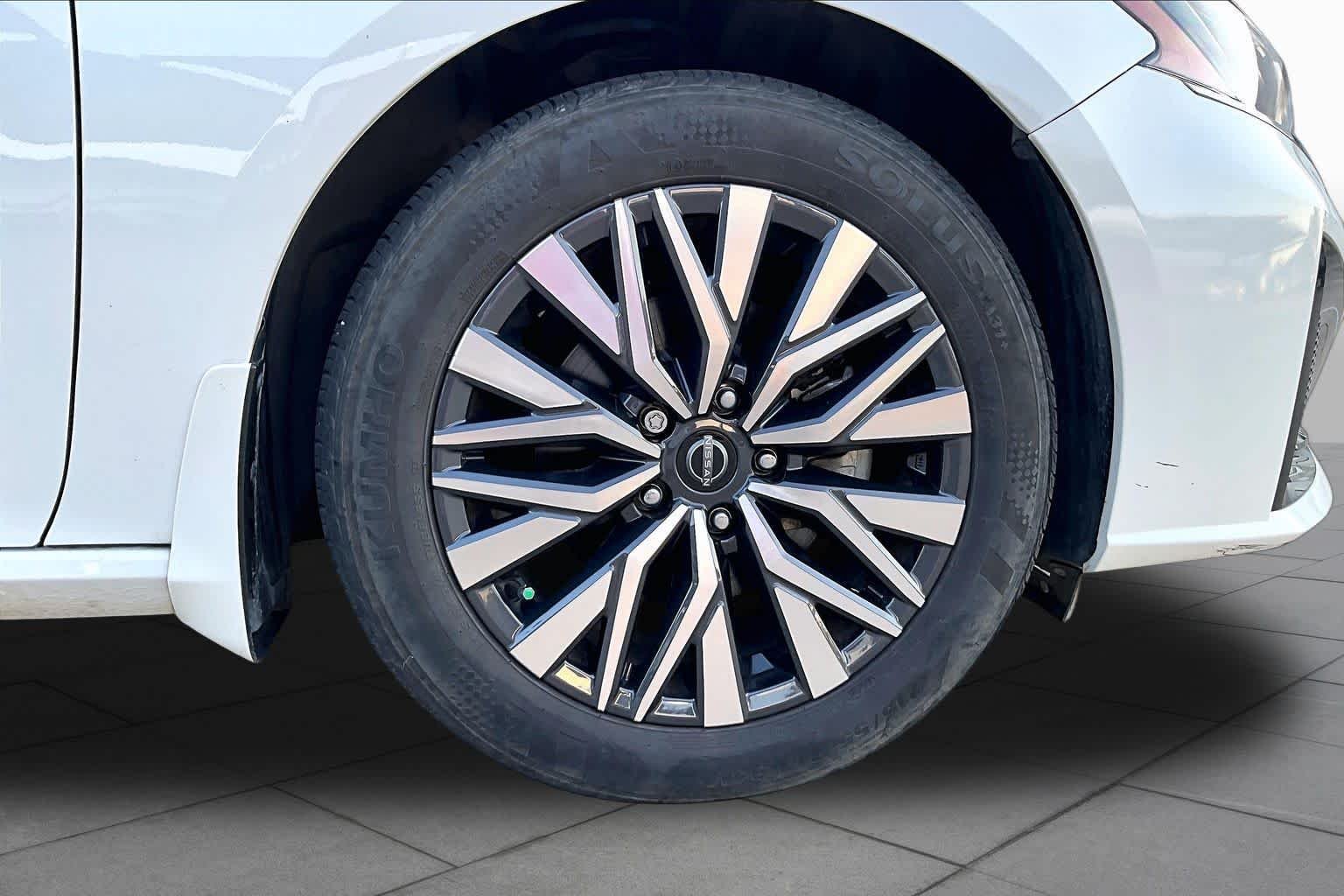 Used 2024 Pearl White Tricoat Nissan 2.5 SV image 11