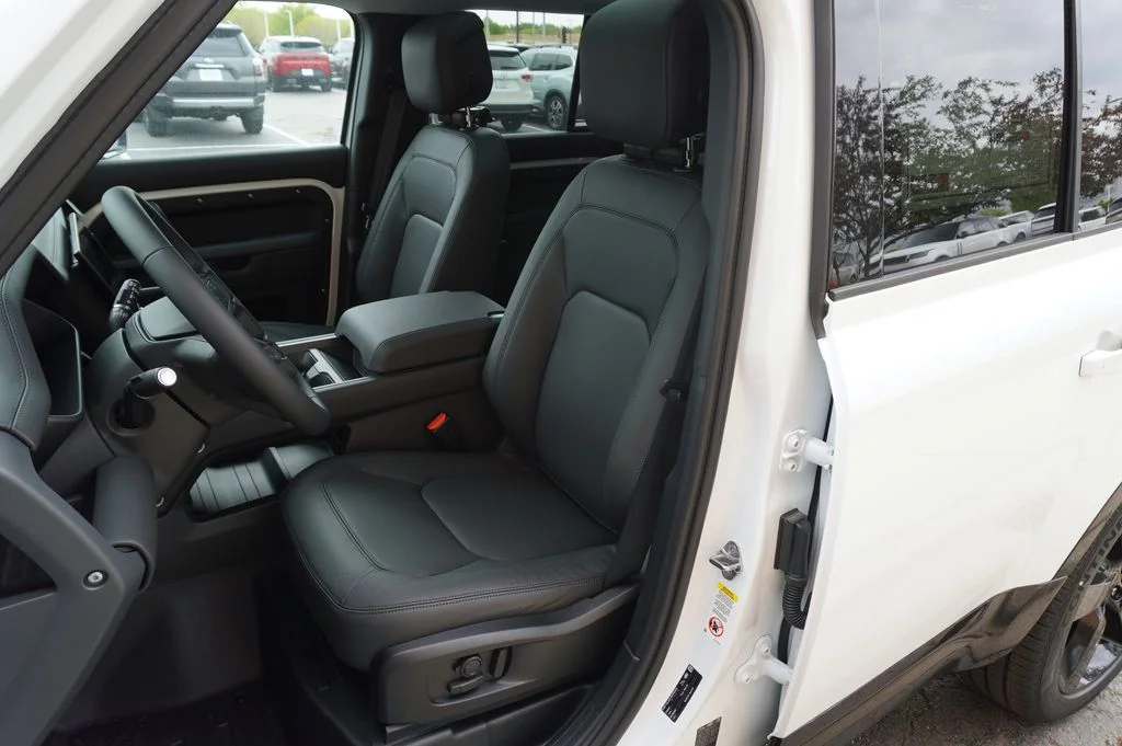 New 2026 Fuji White Land Rover X-Dynamic SE image 14