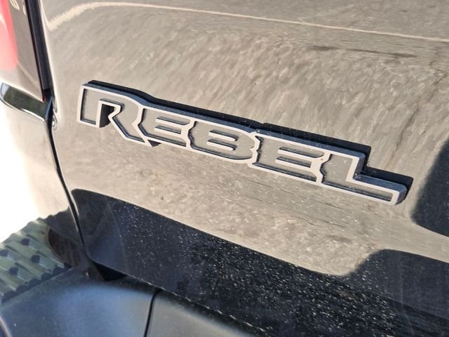 New 2026 Diamond Black Crystal Pearl-Coat Exterior Paint RAM Rebel image 31