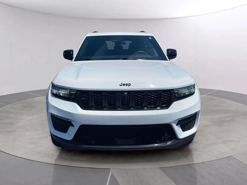 Used 2024 Bright White Clearcoat Jeep Limited image 8