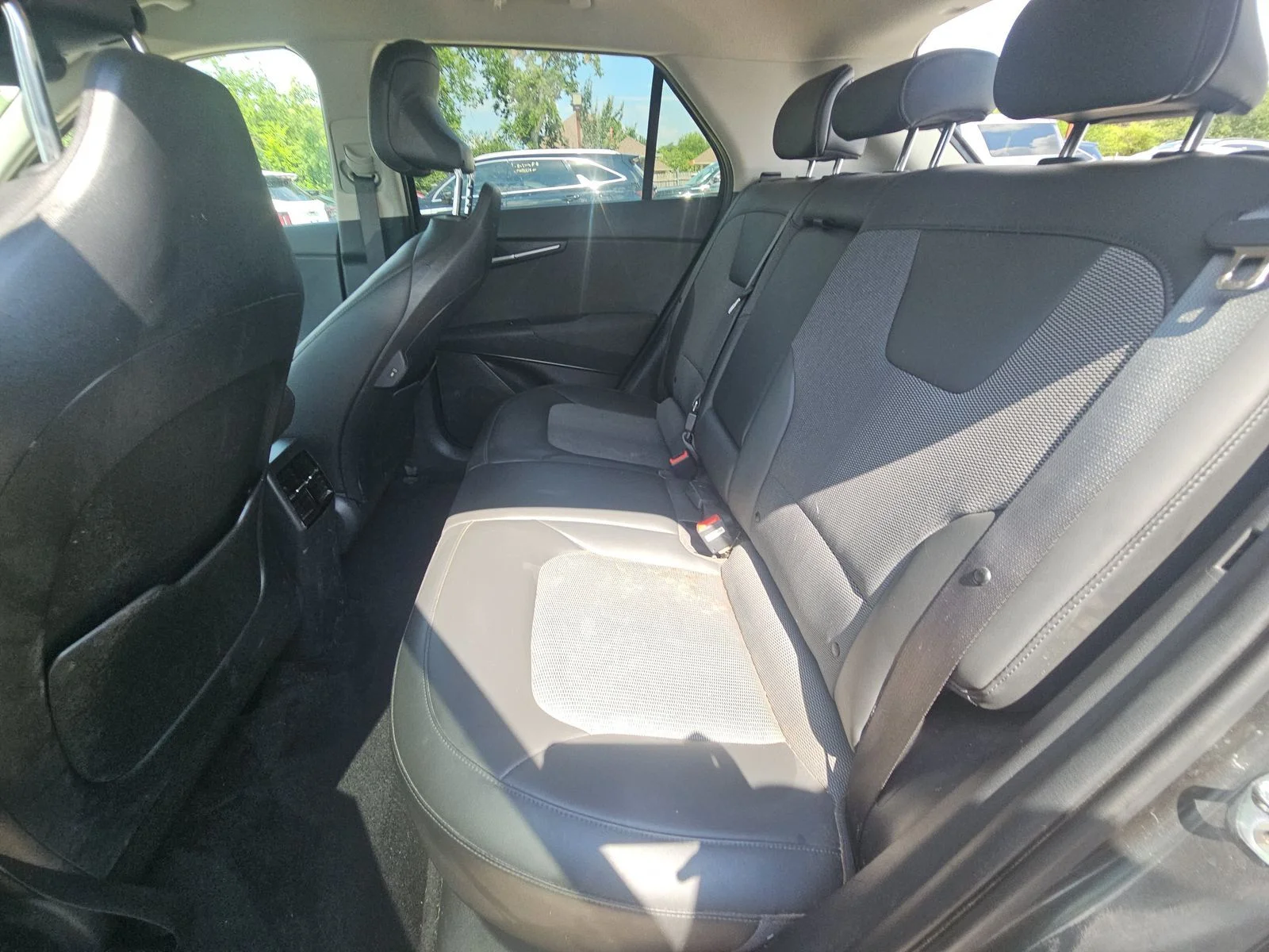 Used 2023 Gray Kia Wind image 4