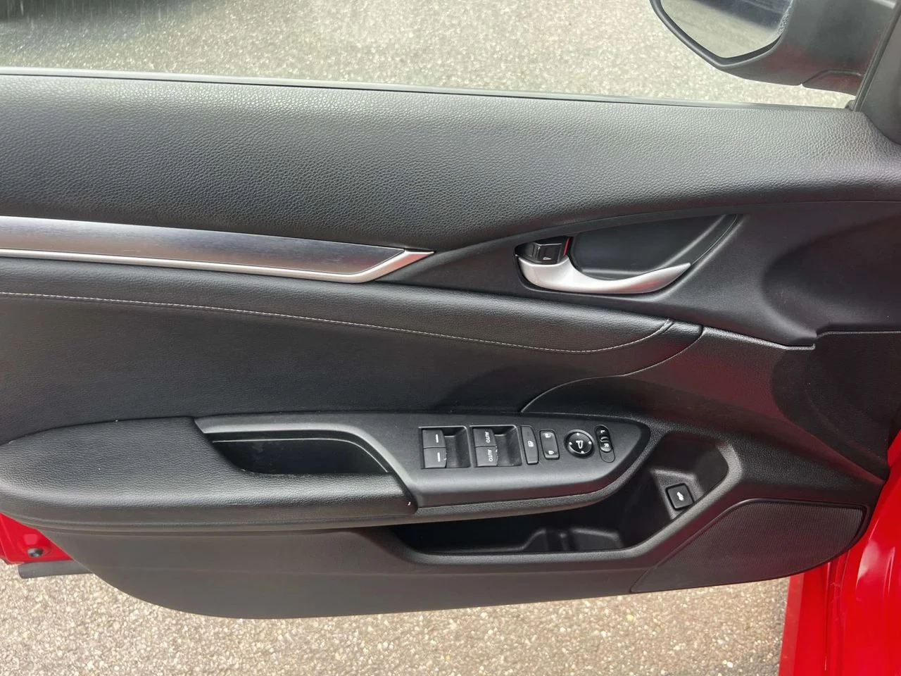 Used 2016 Red Honda Touring image 23