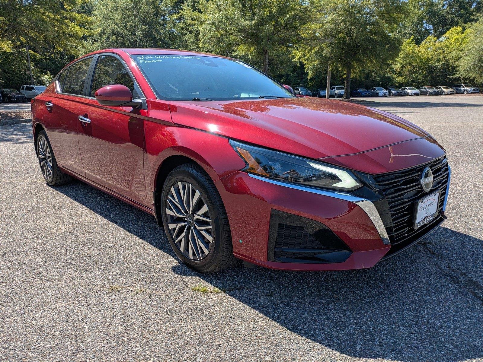 Used 2023 Scarlet Ember Tintcoat Nissan 2.5 SV image 2