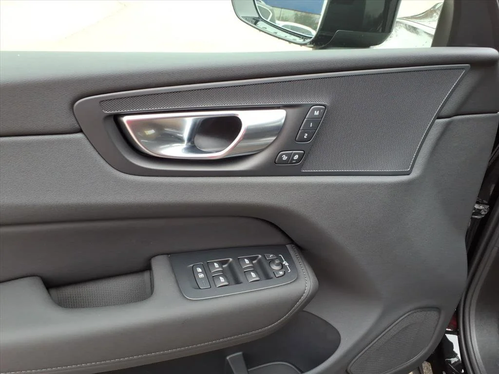 Used 2026 Onyx Black Metallic Volvo Plus image 13