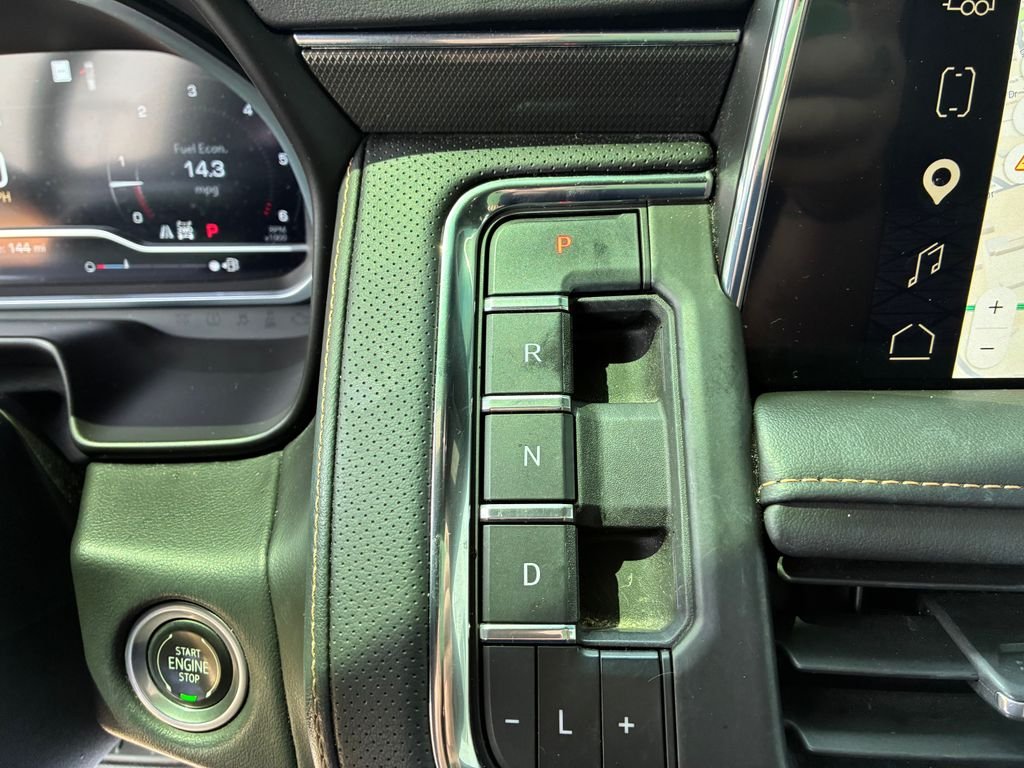 Used 2023 White GMC AT4 image 17