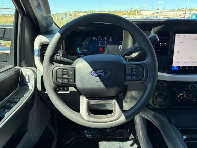 New 2027 Oxford White Ford XLT image 13