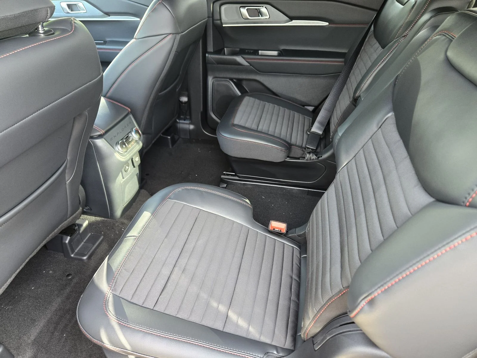 New 2026 Agate Black Metallic Ford ST-Line image 18
