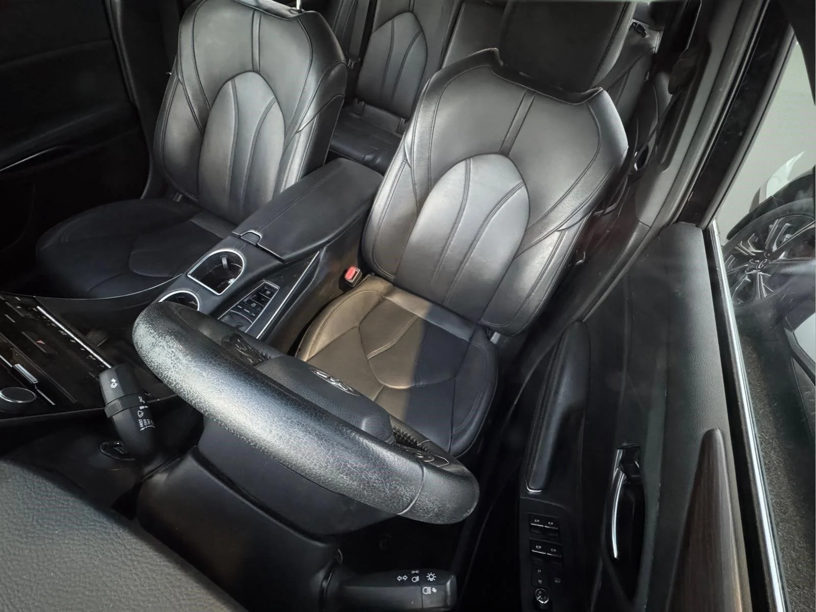Used 2022 Midnight Black Metallic Toyota XLE image 24