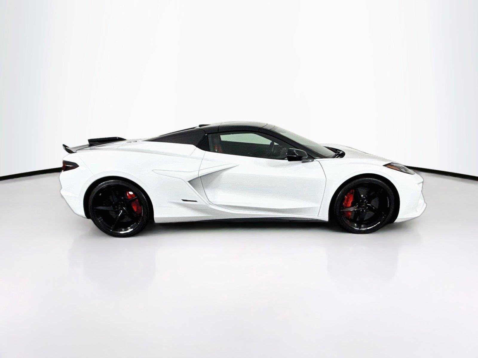 Used 2025 Arctic White Chevrolet 2LZ image 11