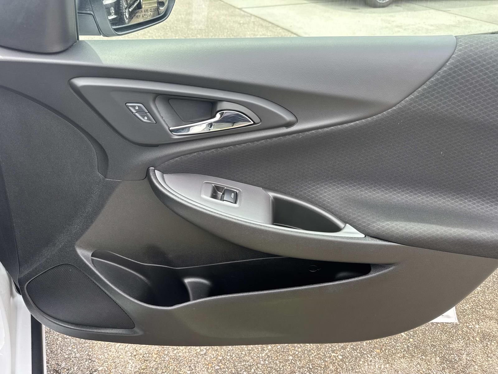 Used 2025 White Chevrolet LT image 14