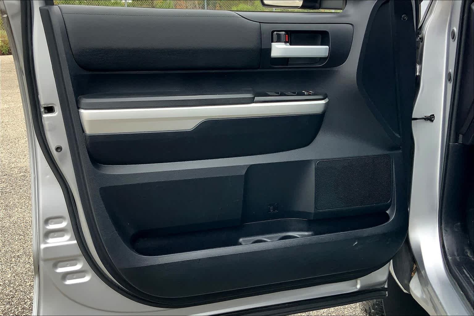 Used 2016 Silver Sky Metallic Toyota SR5 image 21